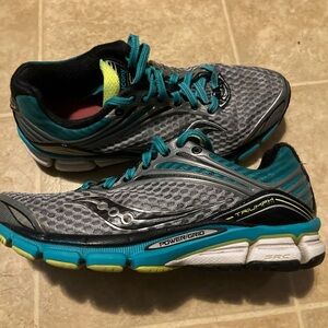 Saucony Triumph power grid Isofit running shoes